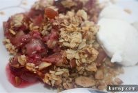 Sweet-Tart Raspberry Rhubarb Crumble