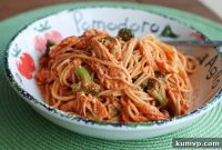 Velvety Slow Cooker Chicken Spaghetti with Broccoli