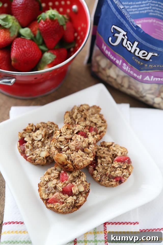 Delicious Strawberry Almond Oatmeal Bites: The ultimate on-the-go breakfast or healthy snack for families. Recipe via aggieskitchen.com #ThinkFisher