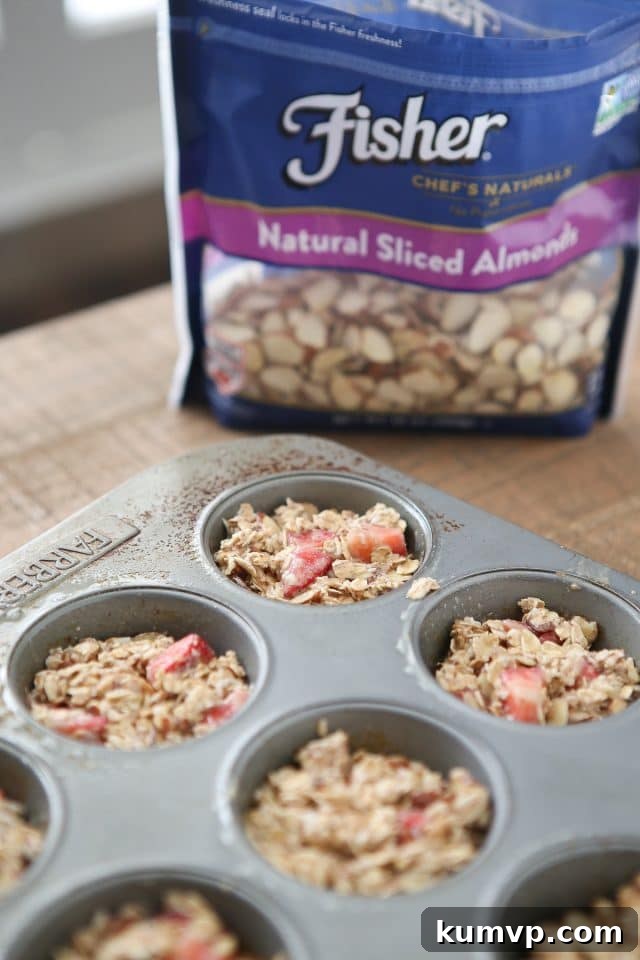Heart-healthy Strawberry Almond Oatmeal Bites, featuring Fisher Sliced Almonds, for a nutritious snack. Recipe via aggieskitchen.com #ThinkFisher